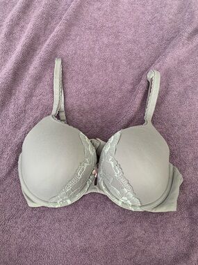 Women’s Light Gray Lace  Bra